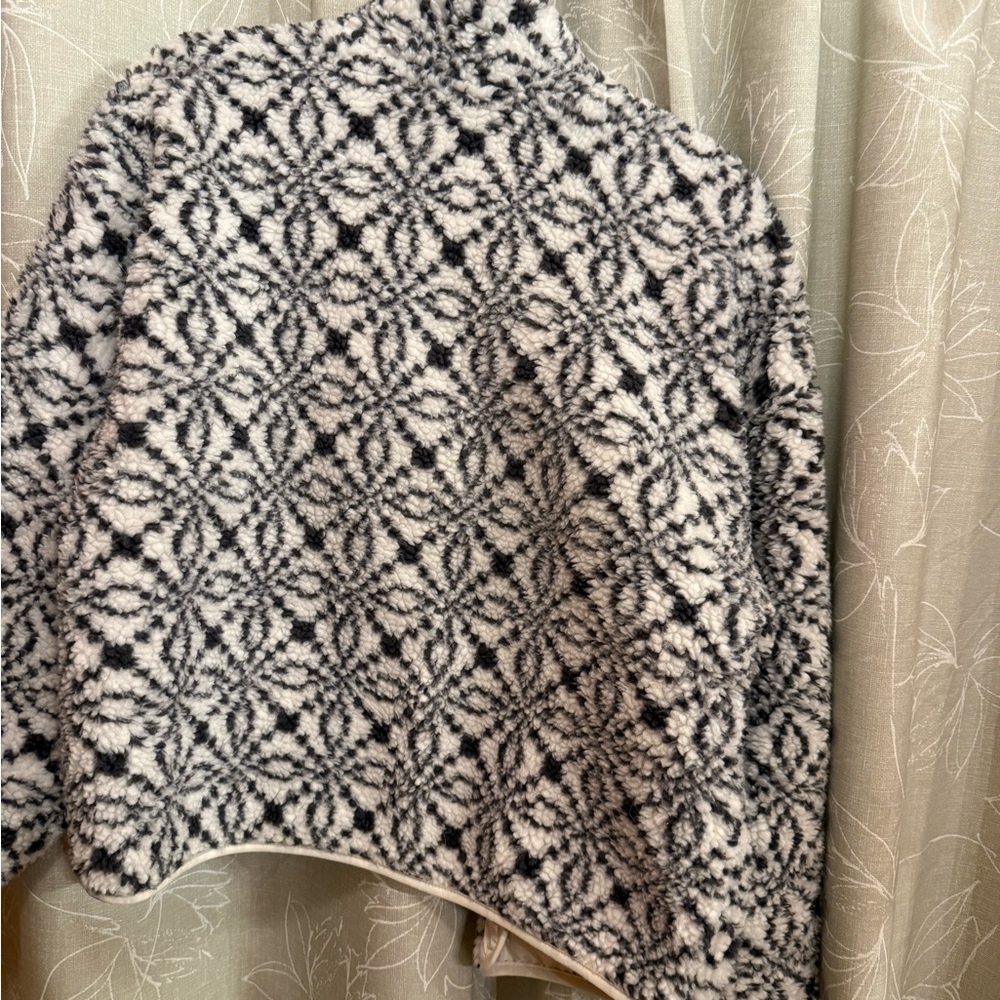 Fabletics Monochrome Patterned Teddy Jacket - Picture 4 of 5